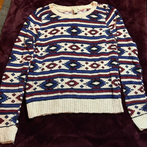 F21- Aztec Print Sweater (S) - Picture 3 of 3